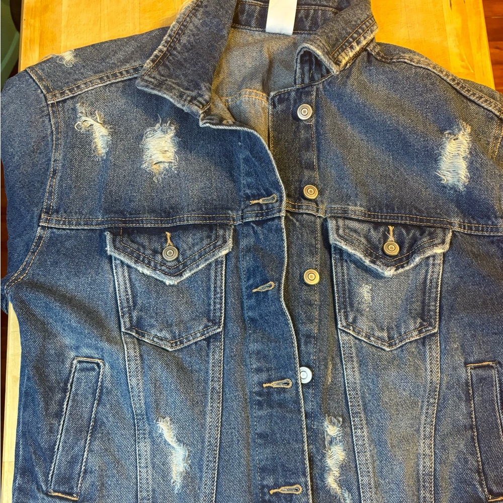 No boundaries junior jean jacket distressed size small (3-5)